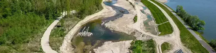 Ein Blick von oben: Ein 2 km langer neuen Bypass entstand zwischen dem Stauraum des Kraftwerks und dem Krems-Gerinne.